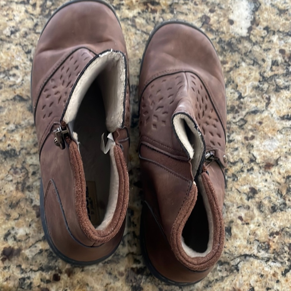 JBU bootie fur lined, brown zip side , memory foam shoes boots, water resistant
